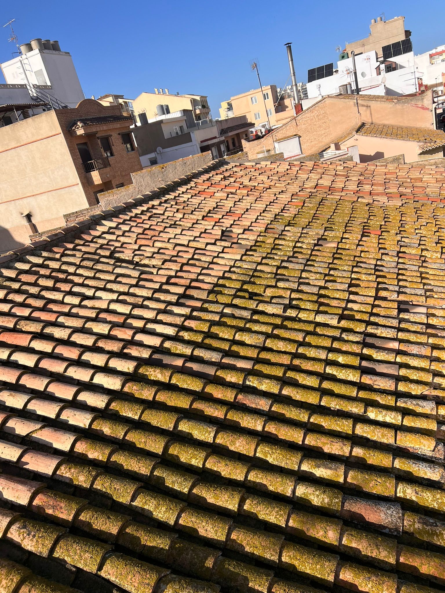 Proyecto de rehabilitación de tejado de teja con espuma en Castellón